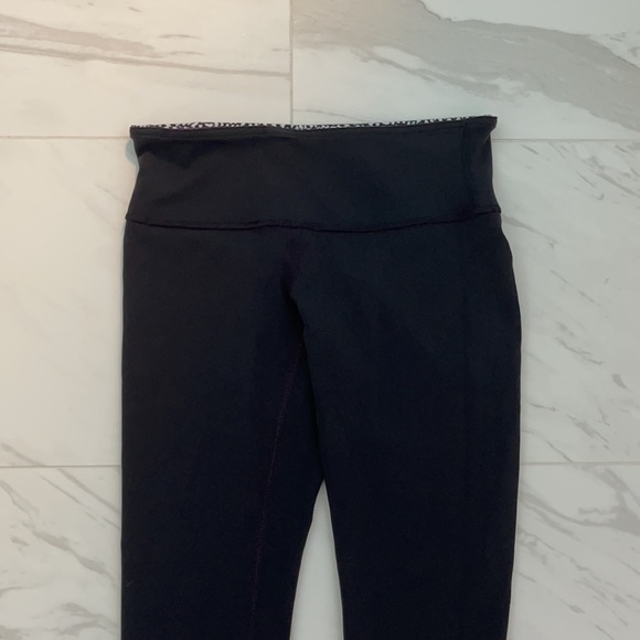 Lululemon Reversible Leggings - Picture 5 of 5